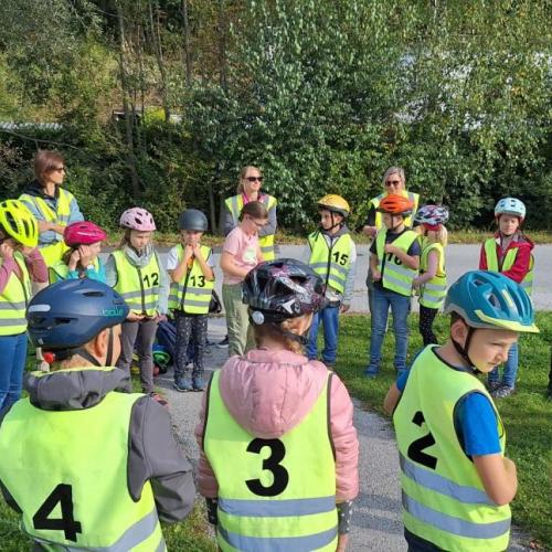 Radfahrübung der vierten Klasse Gruppe