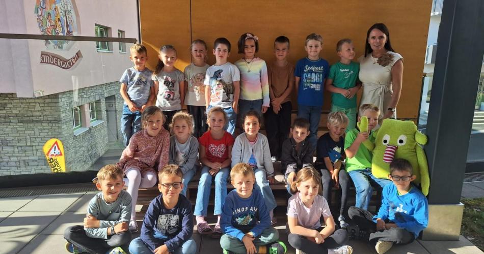 Die 1a-Klasse mit ihrer Lehrerin Monika Muglach